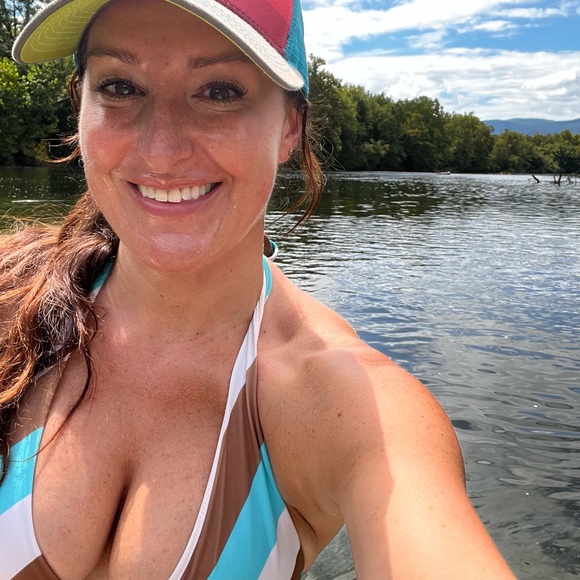 Meet your Posher, Tara - Picture 2 of 6